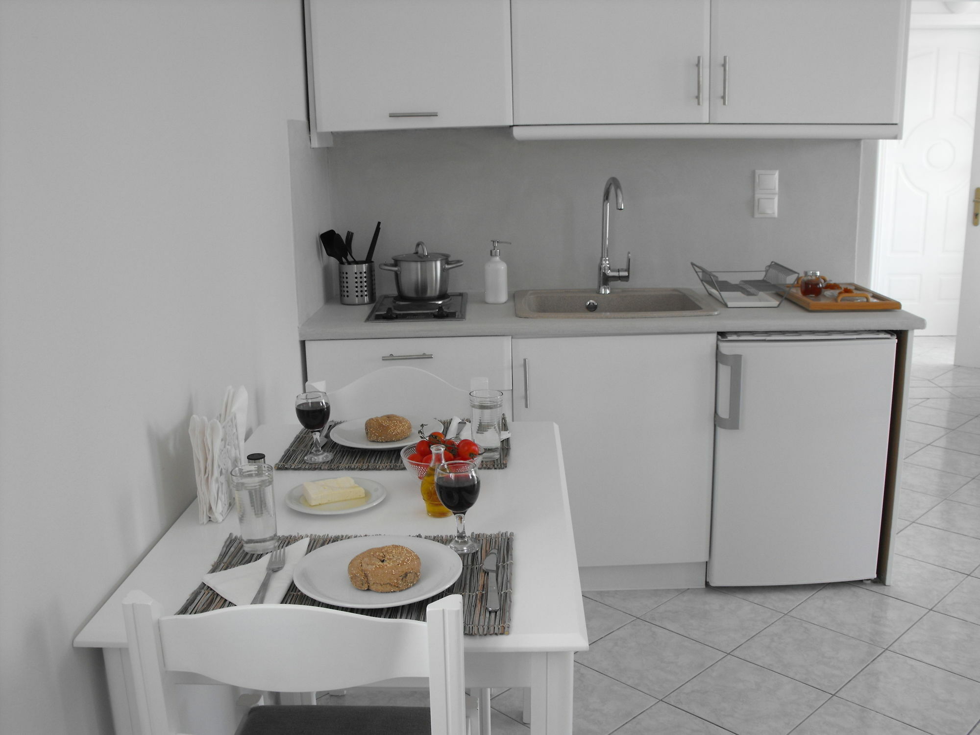 Milos Bay Suites 아다마스 외부 사진
