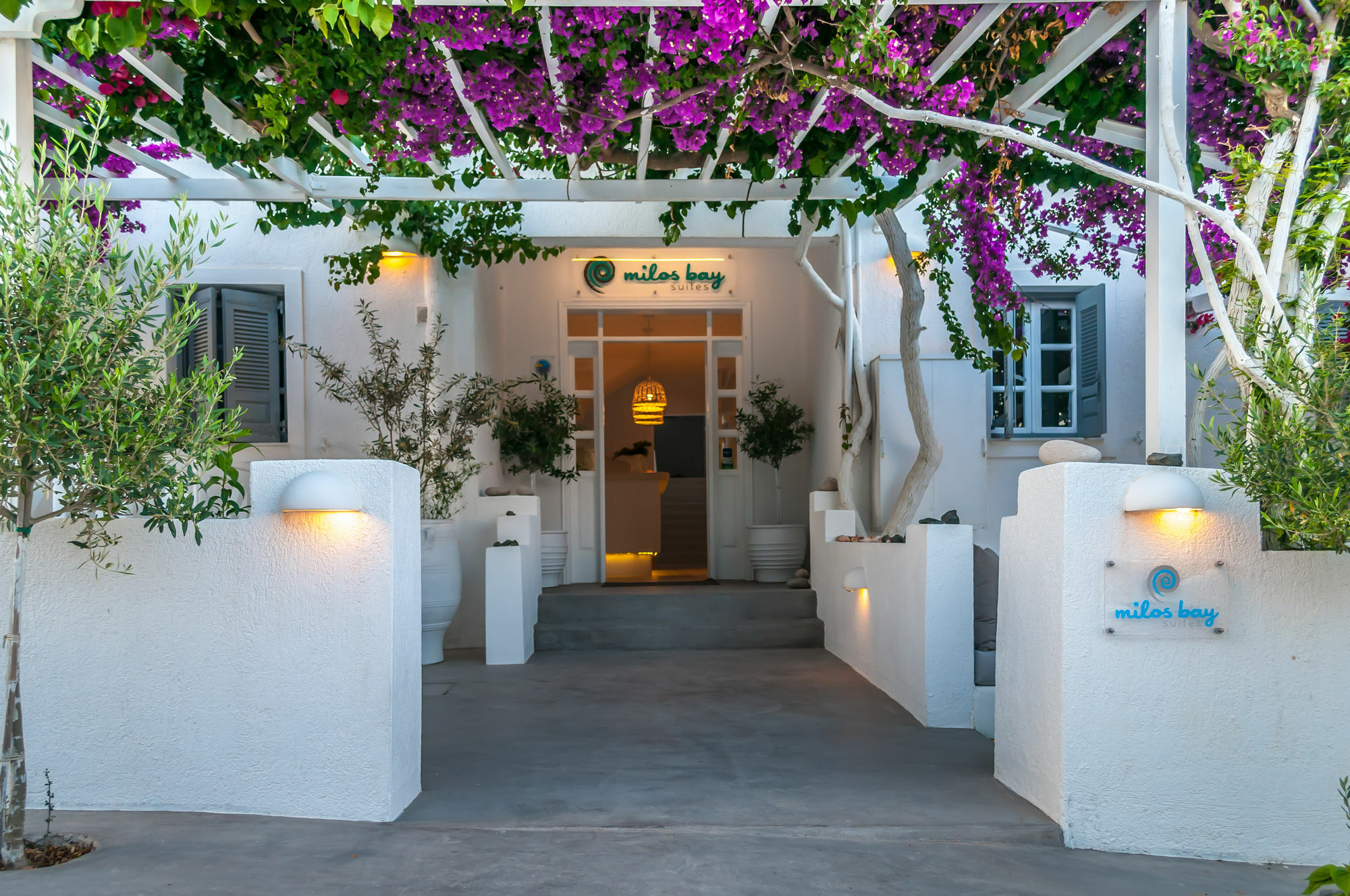 Milos Bay Suites 아다마스 외부 사진